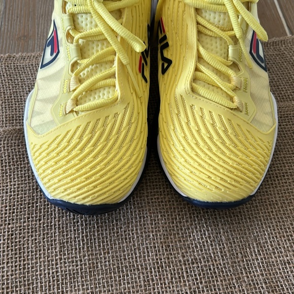 FILA court shoes. Pale yellow. Navy soles. Size 9 - Picture 4 of 7